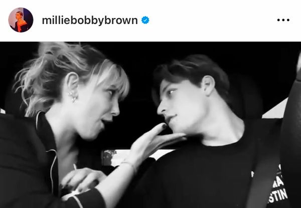 หมั้นแล้วจ้า!! 'มิลลี่ บ็อบบี บราวน์' นางเอกวัย 19 ปี กับลูกชาย 'จอน บอน โจวี่' วัย 20 ปี