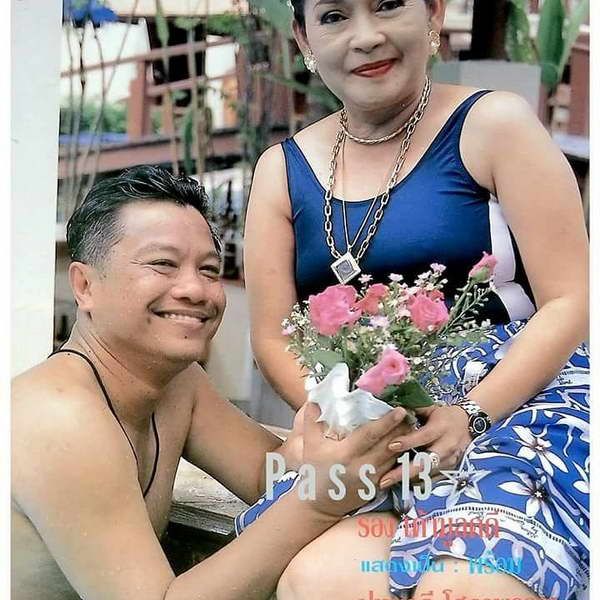 ภาพซึ้ง! พ่อรอง-แม่ทุม กุมมือกันวันครบรอบแต่งงาน52ปี ให้ข้อคิดชีวิตคู่