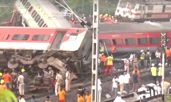 คืบหน้า “รถไฟชนกันที่อินเดีย” ยอดเสียชีวิตพุ่งเกือบ 300 ราย มากสุดในรอบ 20 ปี