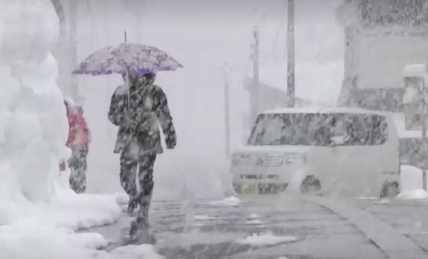 สุดวุ่นวาย! พายุหิมะถล่มญี่ปุ่น รถ 134 คันชนวินาศสันตะโร