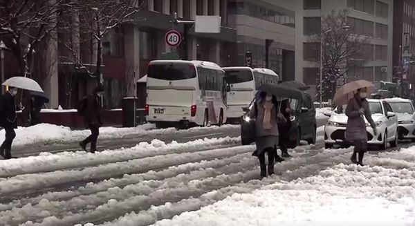 ญี่ปุ่นเผชิญสภาพอากาศหิมะตกหนัก-รถไฟประกาศยุติให้บริการบางเส้นทาง