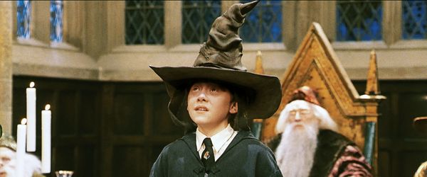 อาลัย 'Leslie Phillips’!! ผู้ให้เสียง ‘หมวกคัดสรร’ หนัง Harry Potter ลาโลก วัย 98 ปี