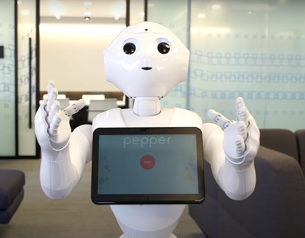 พบกับ ‘Pepper’ หุ่นยนต์ที่โปรแกรมให้รู้จักพูดคนเดียวได้เหมือนมนุษย์!