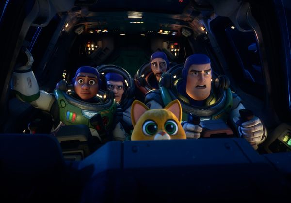 หนังไม่ปังโดนเลย์ออฟ ผู้กำกับและโปรดิวเซอร์ 'Lightyear' ถูกให้ออกจาก “Pixar”  