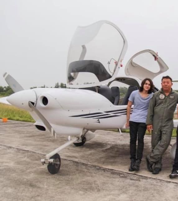 แน็ก ชาลี เศร้า โพสต์ข้อความถึงครูสอนการบิน ครูกิจ หลังประสบอุบัติเหตุเครื่องบินตกเสียชีวิต (มีคลิป)