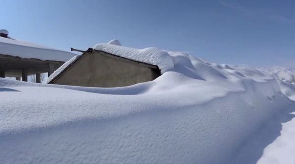 พายุหิมะถล่มตุรกีสูงถึง 20 ฟุต หลายพื้นที่ถูกตัดขาด