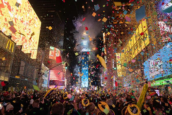 ไทม์สแควร์นิวยอร์กคัมแบ็ค! ชาวอเมริกันดีใจได้ฉลองปีใหม่ในรอบ 2 ปี
