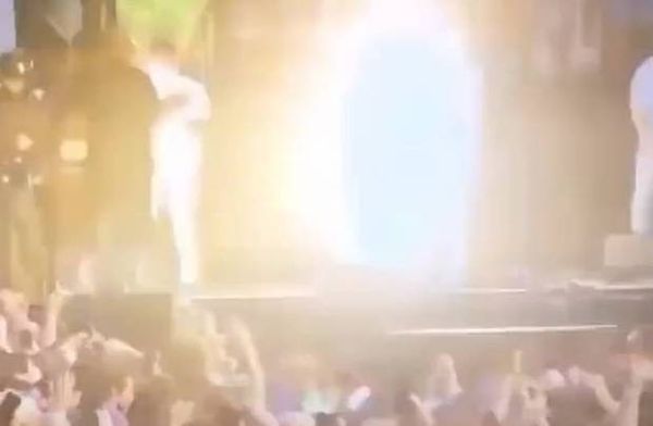 หวิดตาบอด!! แร็ปเปอร์ ‘Lil Durk’ พลุไฟพุ่งใส่หน้ากลางโชว์ Lollapalooza