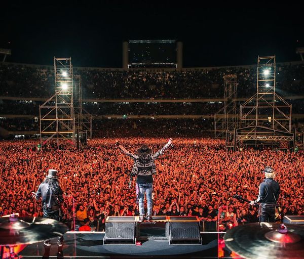 ไม่มีอีกแล้ว!! วง Guns N' Roses ยกเลิกโยนไมโครโฟนให้ผู้ชมหลังจบโชว์