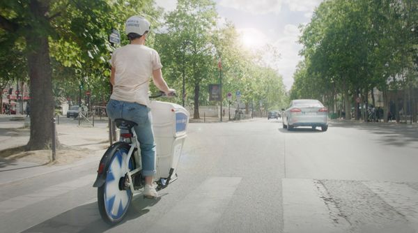 รถยนต์ช้าไป! “Ebike” รถพยาบาลแบบจักรยานไฟฟ้ารุ่นใหม่ในปารีส