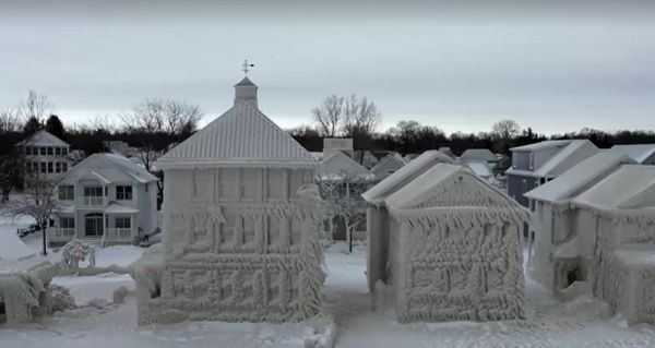 เปิดภาพ เมืองน้ำแข็ง ราวเทพนิยาย หลังพายุฤดูหนาวรุนแรงถล่มแคนาดา