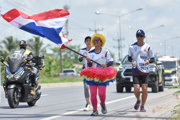 โชว์สปิริต หนุ่มใต้เอ็นเข่าฉีก ฝืนวิ่งจนจบวันที่ 12 กิจกรรม วิ่งส่งธงชาติไทย
