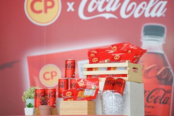 ครั้งแรก!! CP Brand x Coke จัดกิจกรรม 'คู่ที่ใช่ จังหวะไหนก็ชัวร์ เปลี่ยนใจกลางสยามสแควร์ เป็นฟลอร์แดนซ์โชว์สเต็ป