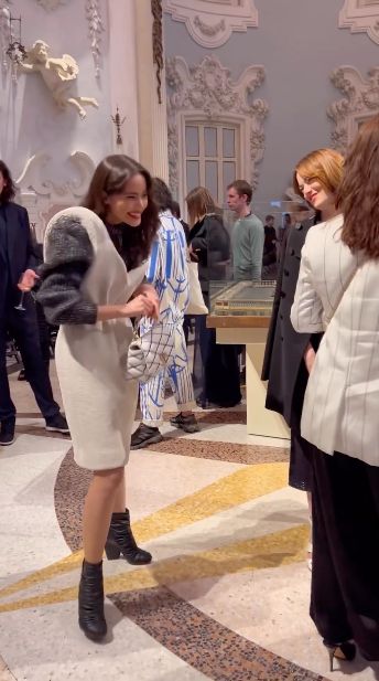 'ญาญ่า' ฟินไม่ไหว!! แชะภาพคู่ 'เอ็มม่า สโตน' นางเอกออสการ์ ที่อีเวนต์ Louis Vuitton