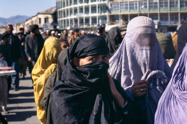 NGO ระงับความช่วยเหลืออัฟกานิสถาน ตอบโต้หลังตาลีบันห้ามผู้หญิงทำงานด้วย 