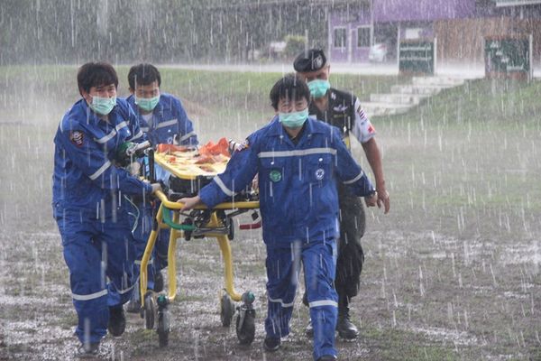 นาทีชีวิต Sky doctor บินฮ.ฝ่าฝนช่วยเด็ก 12 ป่วยวิกฤต