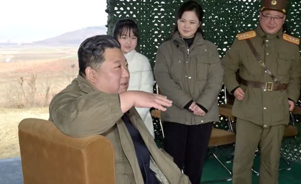 เปิดตัว “จู แอ” ลูกสาวของ คิม จองอึน ผู้นำเกาหลีเหนือ ร่วมชมการทดสอบขีปนาวุธ