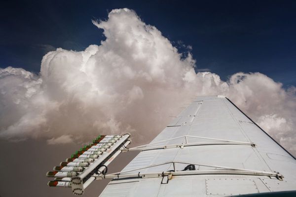 สหรัฐอาหรับเอมิเรตส์ แก้ปัญหาภัยแล้งด้วยการบินทำฝนเทียม