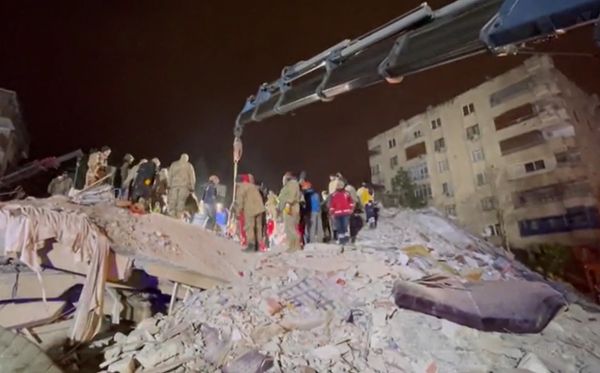 แผ่นดินไหวตุรกี-ซีเรีย เสียชีวิตทะลุ 3,700 ราย WHO หวั่นพุ่งอีก 8 เท่า!