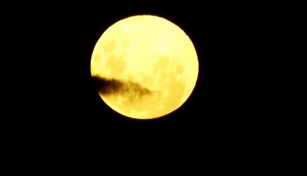 พักเครียดชม“ซูเปอร์มูน”พระจันทร์เต็มดวงสุกใสสวยงาม