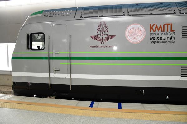 การรถไฟแห่งประเทศไทยทดสอบต้นแบบรถจักรพลังงานไฟฟ้าจากแบตเตอรี่คันแรก 
