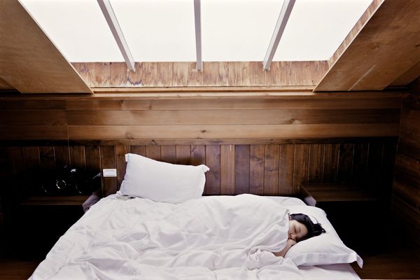 ยาสลบและการนอนหลับ สองสิ่งแตกต่างแต่ส่งผลต่อสมองคล้ายกัน