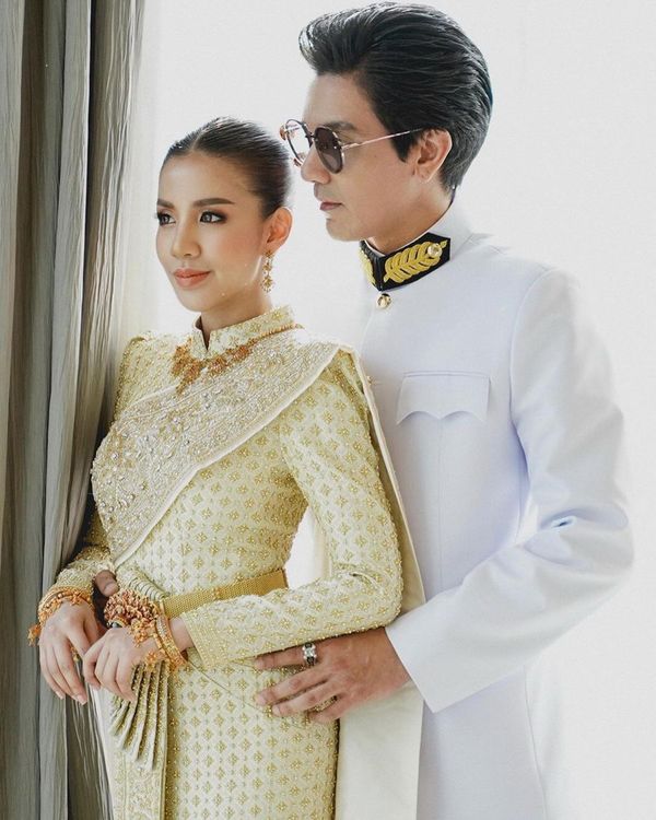 สง่างามมากใบเตย-ดีเจแมนสวมแต่งชุดไทย กราบขอพรสมเด็จพระสังฆราช