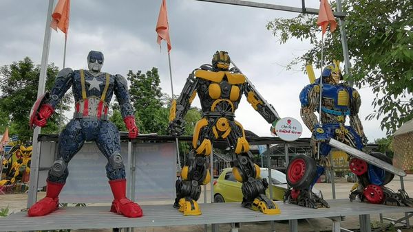 จิบกาแฟ เดินชิว เซลฟี่หุ่นยักษ์ เที่ยวถ้ำหลวง เมืองโรบอทแลนด์ ราชบุรี