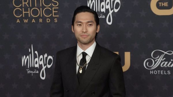 'อูยองอู' บุกสหรัฐ!! 'พัคอึนบิน' สวยสดใสบนพรมแดงงาน Critics’ Choice Awards