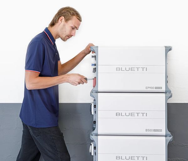 BLUETTI: EP900 แบตเตอรี่โซลาร์เซลล์ + สถานีไฟฟ้า ครบจบในเครื่องเดียว