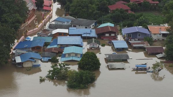 สถานการณ์น้ำท่วมอยุธยาวิกฤต ท่วมหนัก 9 อำเภอริมแม่น้ำ