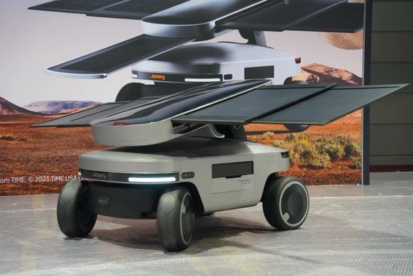 หุ่นยนต์ผลิตไฟฟ้าเคลื่อนที่ตามแสงอัตโนมัติ ผลงานชนะรางวัลนวัตกรรมยอดเยี่ยม 2023