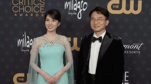 'อูยองอู' บุกสหรัฐ!! 'พัคอึนบิน' สวยสดใสบนพรมแดงงาน Critics’ Choice Awards