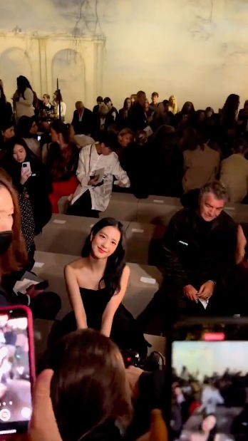 'ชาอึนอู - จีซู BLACKPINK’ หล่อสวยสุดปัง ที่ปารีสแฟชั่นวีค!! (มีคลิป)