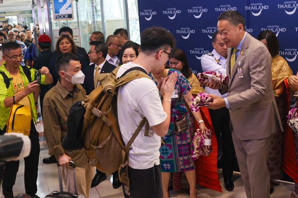 วันแรก วีซ่าฟรี นายกรัฐมนตรีต้อนรับนักท่องเที่ยวจีน-กระตุ้นท่องเที่ยวครั้งใหญ่