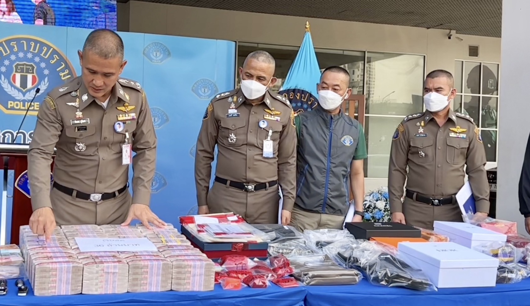 รวบอดีตนางเอก แยม ธมลพรรณ์ เครือข่ายเว็บพนัน ยึดทรัพย์ 700 ล้าน รวบอดีตนางเอก แยม ธมลพรรณ์ เครือข่ายเว็บพนัน ยึดทรัพย์ 700 ล้าน