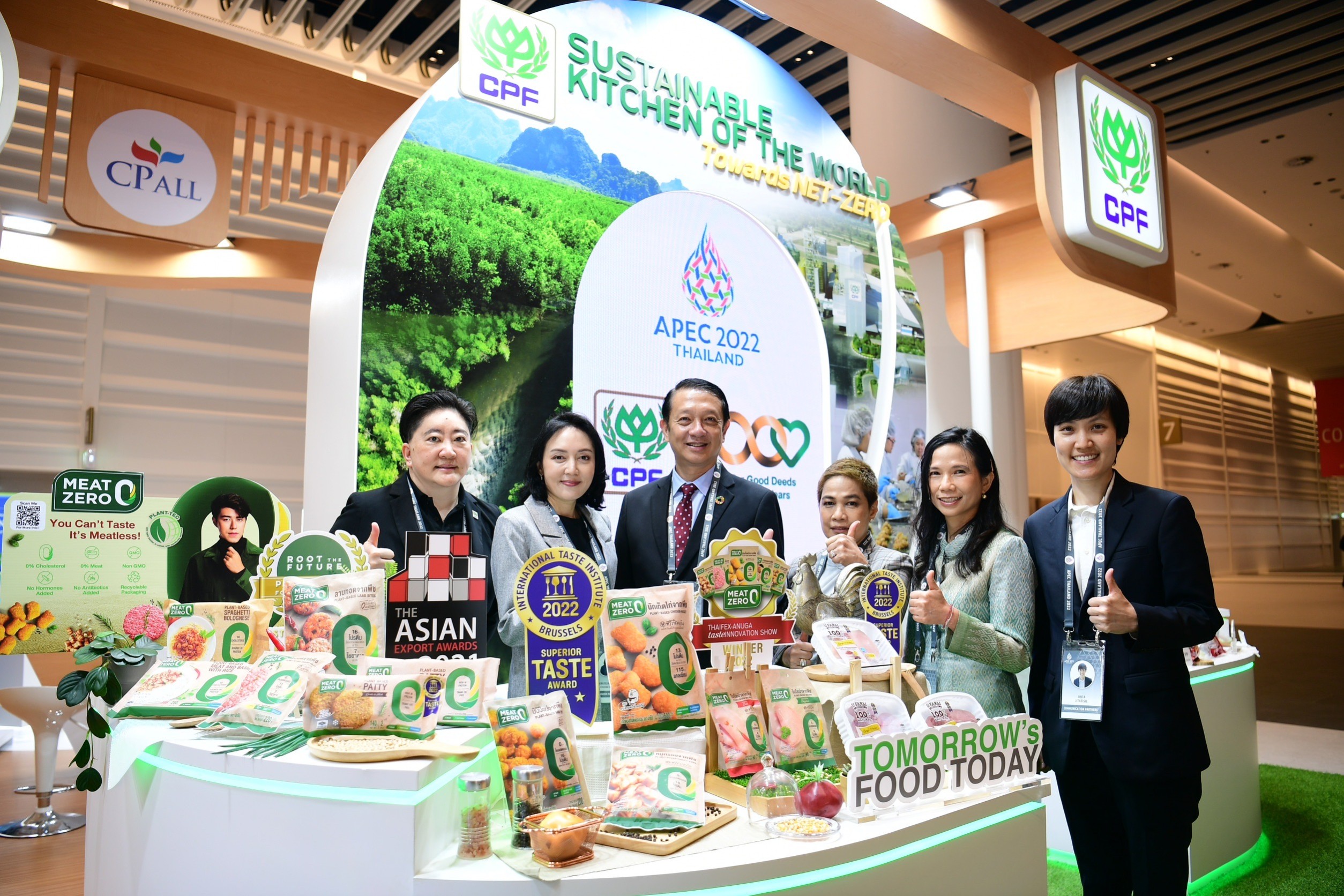 ผู้บริหาร CPF ต้อนรับสื่อมวลชนเยี่ยมชมบูธ CP-CPF ในงาน APEC 2022