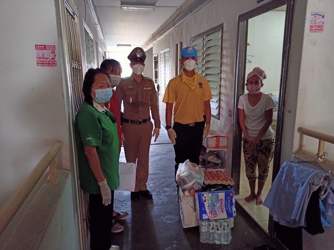 เรื่องดีๆ ยุคโควิด! ผู้ใจบุญบริจาคสิ่งของช่วยผู้สูงอายุและผู้ป่วยติดเตียง เรื่องดีๆ ยุคโควิด! ผู้ใจบุญบริจาคสิ่งของช่วยผู้สูงอายุและผู้ป่วยติดเตียง