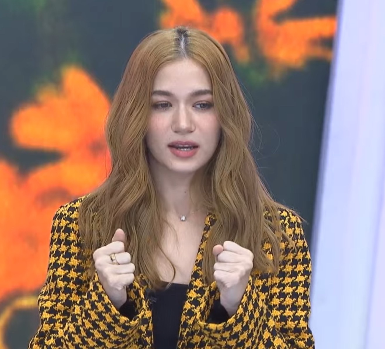 วี วิโอเลต เปิดใจหลังเจอคอมเมนต์แรง ๆ จนเสียน้ำตา แถมเคยคิดเลิกทำเพลง วี วิโอเลต เปิดใจหลังเจอคอมเมนต์แรง ๆ จนเสียน้ำตา แถมเคยคิดเลิกทำเพลง