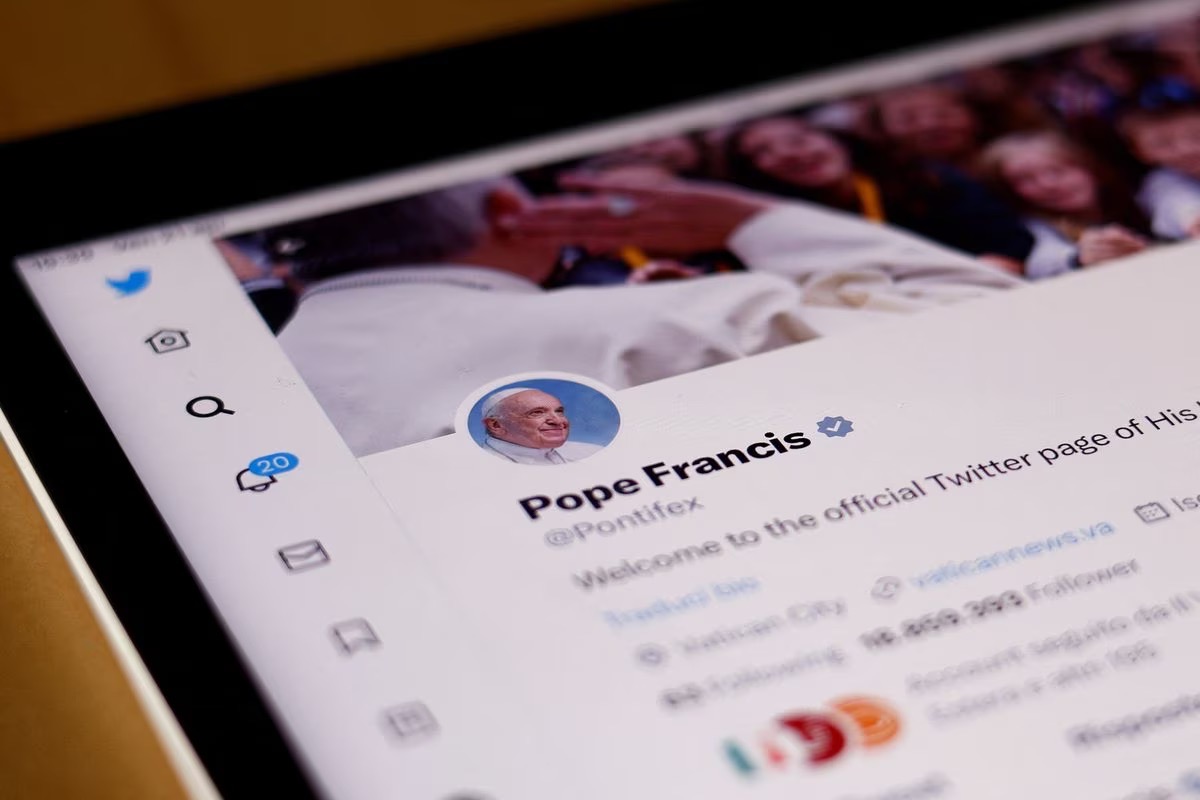 Twitter ไล่ลบเครื่องหมายยืนยันตัวตนคนดัง แต่บางคนใช้ฟรีต่อได้โดยไม่ต้องขอ Twitter ไล่ลบเครื่องหมายยืนยันตัวตนคนดัง แต่บางคนใช้ฟรีต่อได้โดยไม่ต้องขอ