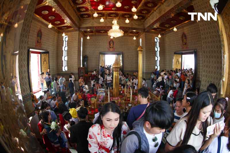 นทท.ไหว้พระวันขึ้นปีใหม่ ศาลหลักเมือง วัดพระแก้ว วัดโพธิ์ คึกคัก นทท.ไหว้พระวันขึ้นปีใหม่ ศาลหลักเมือง วัดพระแก้ว วัดโพธิ์ คึกคัก