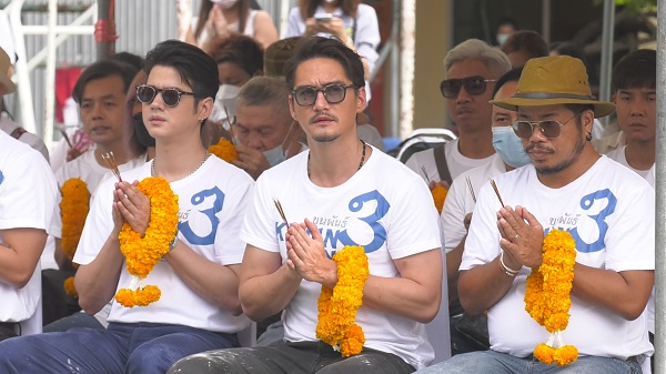  มาริโอ้-อนันดา นำทีมทำบุญและบวงสรวงภาพยนตร์ขุนพันธ์ 3 (มีคลิป)