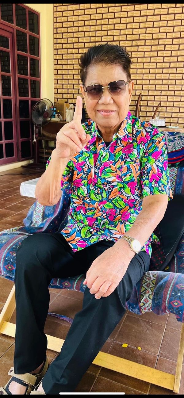 เปิดประวัติ ครูชลธี ธารทอง ครูเพลงผู้ล่วงลับ เปิดประวัติ ครูชลธี ธารทอง ครูเพลงผู้ล่วงลับ