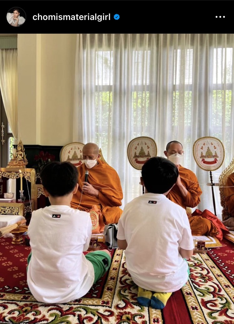 ถือฤกษ์ดี ชมพู่ อารยา และครอบครัว ทำบุญบ้านใหญ่
