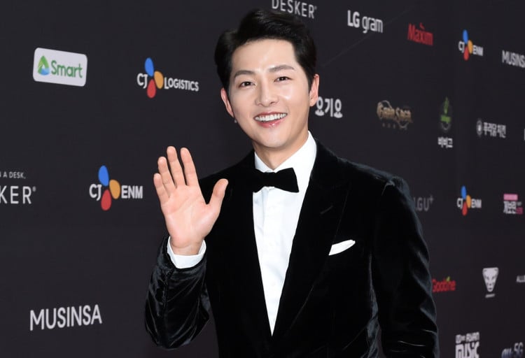 ‘ซงจุงกิ’ ถึงไทยแล้ว!! แฟนๆ ต้อนรับแน่น พร้อมร่วมงาน Golden Disc Awards เสาร์นี้
