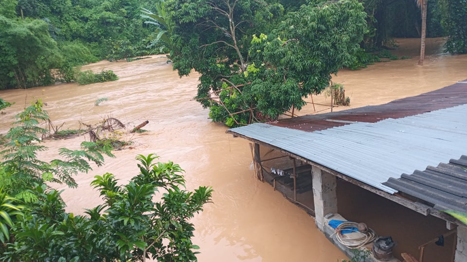 เลยฝนตกหนัก! น้ำป่าขุนภูซาง หลากท่วมอำเภอปากชม เลยฝนตกหนัก! น้ำป่าขุนภูซาง หลากท่วมอำเภอปากชม