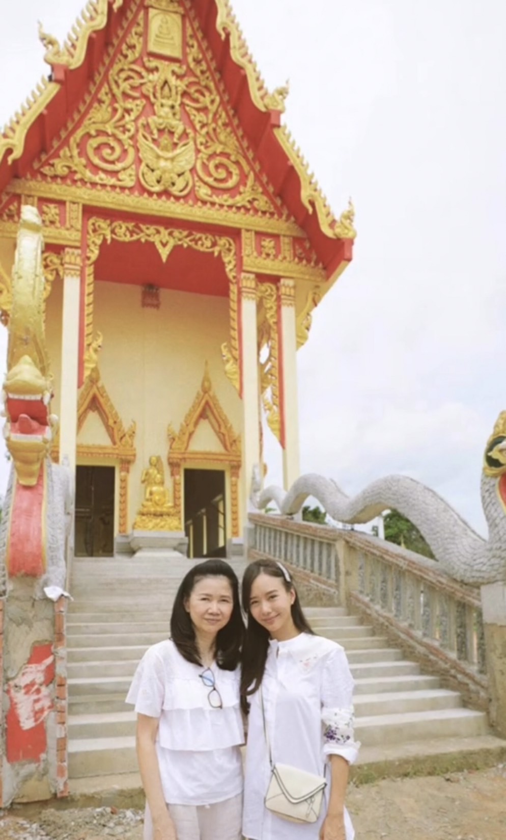 ครั้งหนึ่งในชีวิตเต้ย จรินทร์พร ปลื้มใจ ร่วมเป็นประธานสร้างโบสถ์ 