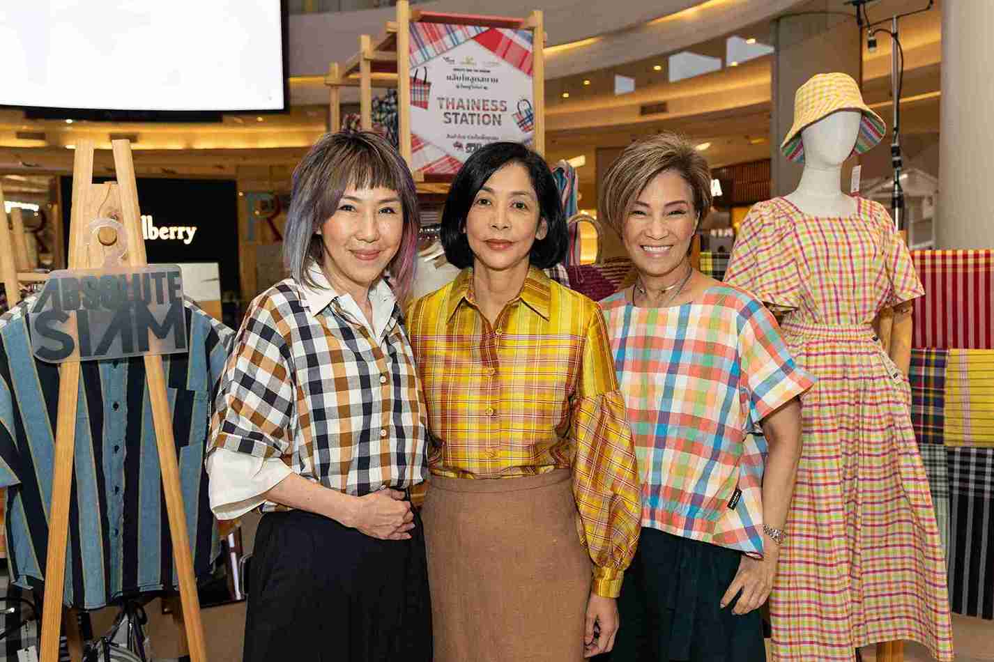 นายกรัฐมนตรีเยี่ยมชมป๊อบอัพช็อป  “THAINESS STATION สินค้าไทย ร่วมใจเพื่อชุมชน” ที่ สยามพารากอน