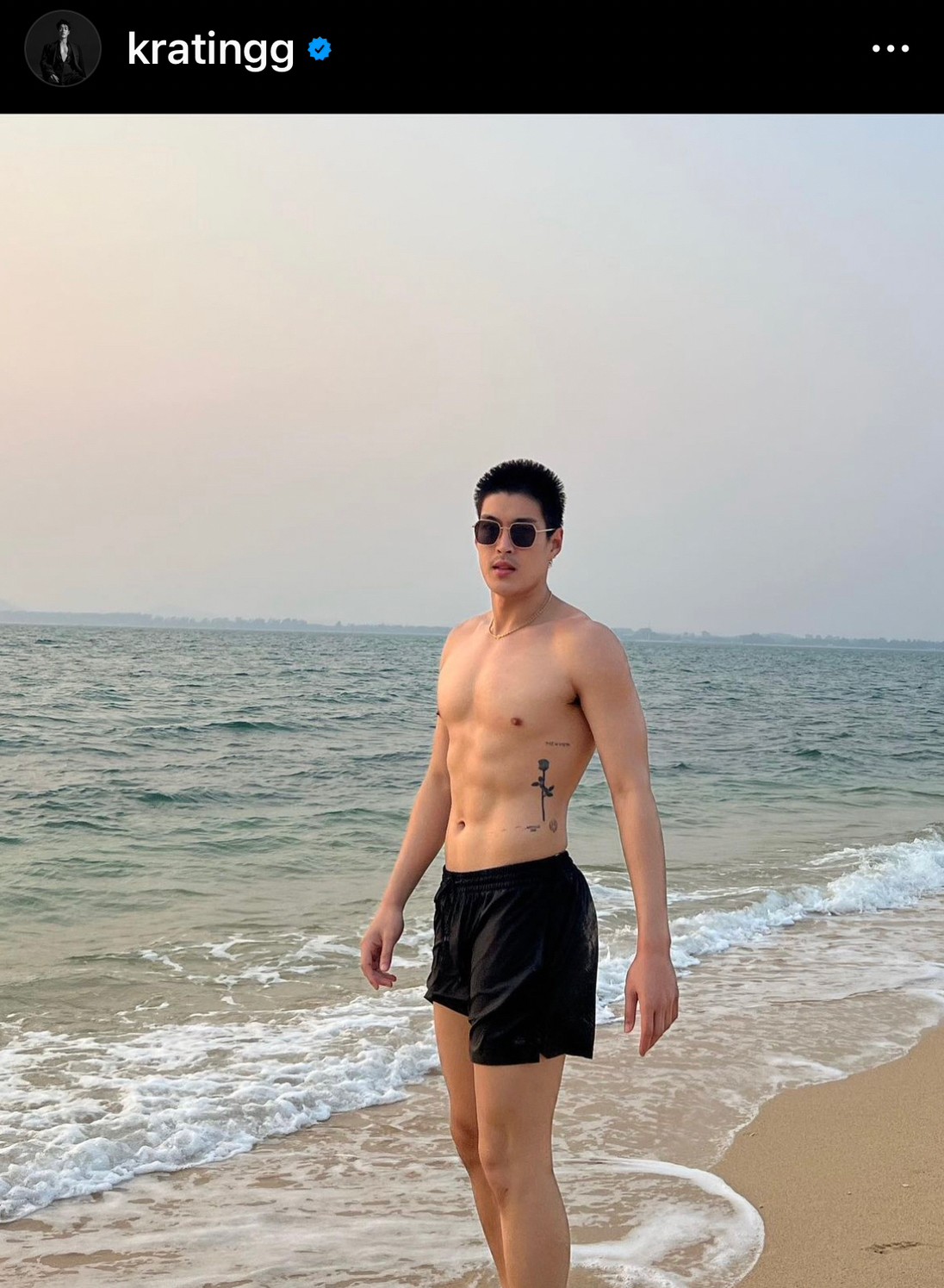 ทะเลไฟลุก!! กระทิง อวดหุ่นเฟิร์มริมชายหาด ทำชาวเน็ตแห่คอมเมนต์รัวๆ ทะเลไฟลุก!! กระทิง อวดหุ่นเฟิร์มริมชายหาด ทำชาวเน็ตแห่คอมเมนต์รัวๆ
