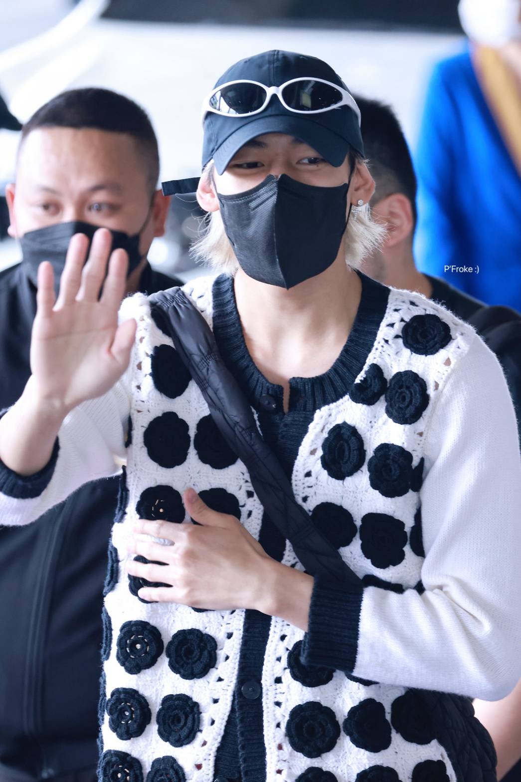 หอบกำลังใจมาฝาก อากาเซ่ ต้อนรับ แบมแบม กลับบ้านอย่างอบอุ่น
